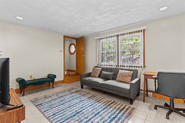 Building Photo - 27 Ridge Hill Ave