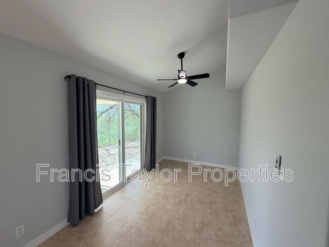 Building Photo - 13755 Vía Encantado