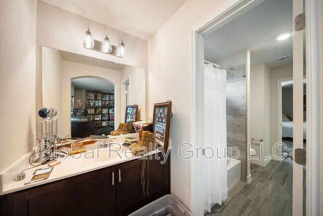 Building Photo - 5112 Arrow Rdg