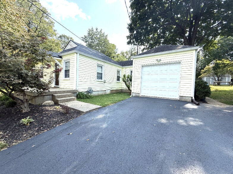 Building Photo - 11702 Kings Ln