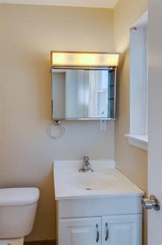 Building Photo - 611 Johns Dr