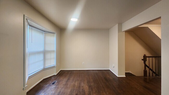 Building Photo - Spacious Arlington TH Near Ballston Metro!