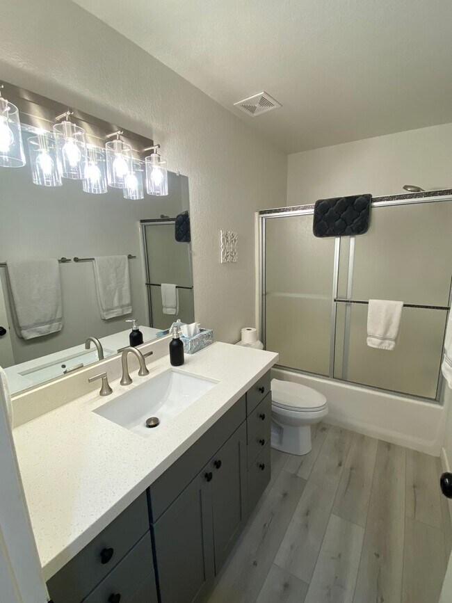 Building Photo - S-1073