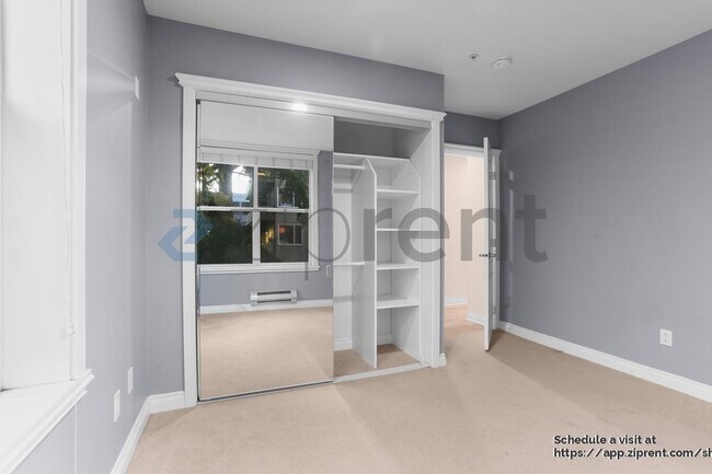 Building Photo - 717 E Denny Way