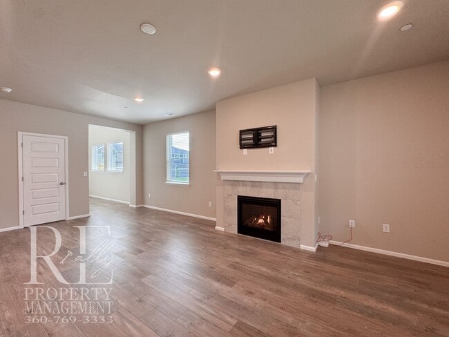 Building Photo - Warm & Inviting 4-Bedroom Home with Vaulted Ceilings, Loft, Fireplace & Fenced Backyard