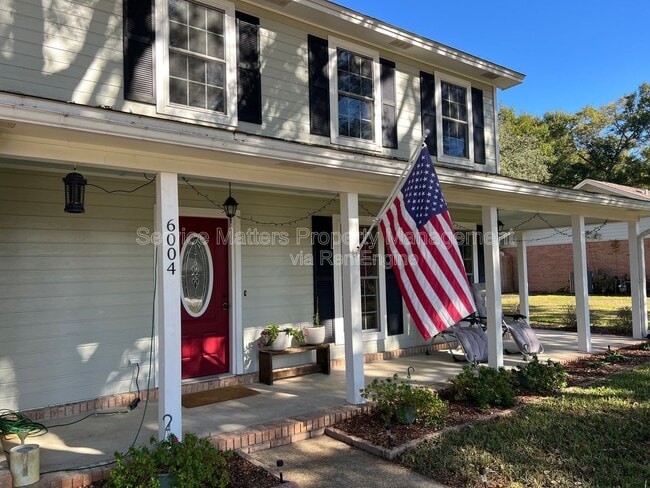 Building Photo - 6004 Players Pl