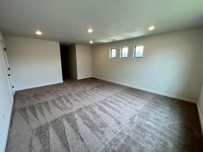 Building Photo - Beautiful 4 Bed/ 3.5 Bath Home in Newly Built Rivers Edge!