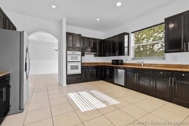 Building Photo - 1831 Waldorf Dr