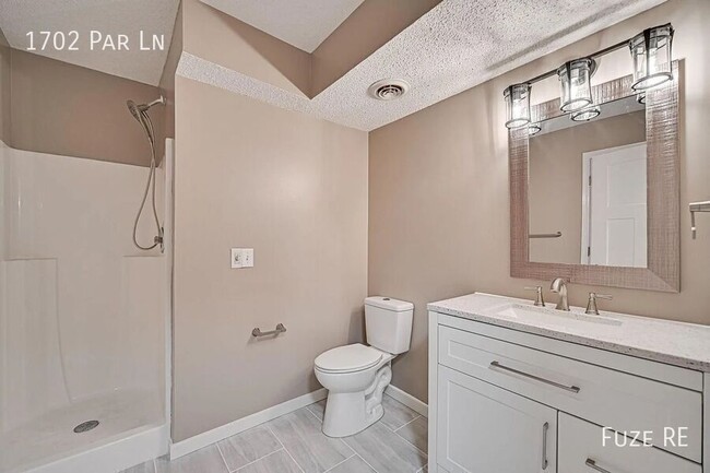 Building Photo - 1702 Par Ln