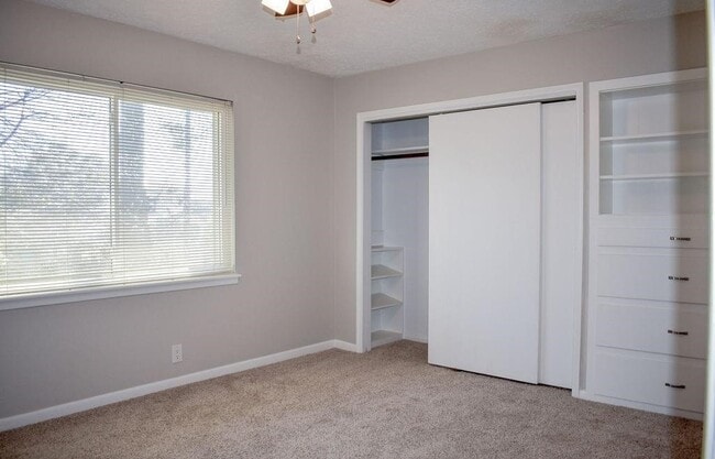 Building Photo - 7 Woody Creek Dr