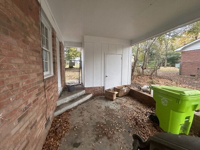 Building Photo - 3 bed, 1 1/2 bath  Forest Acres brick home located off of Satchel Ford Rd