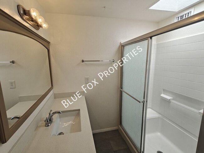 Building Photo - 275 E Norma Ln