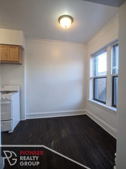 Building Photo - 4647 N Paulina St