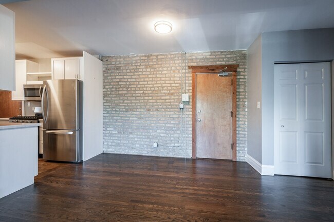 Building Photo - 142 Clyde Ave
