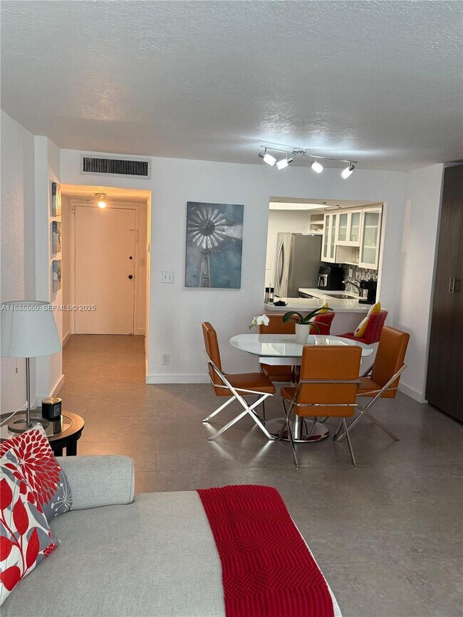 Building Photo - 3140 S Ocean Dr