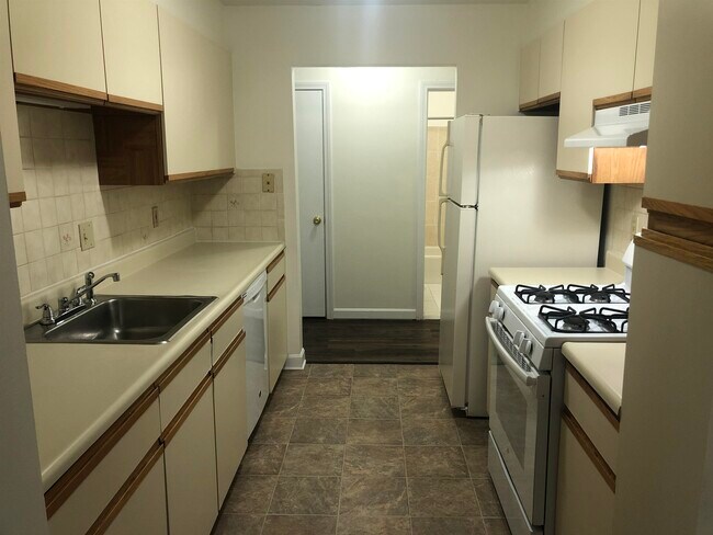 Building Photo - 383 Huse Rd