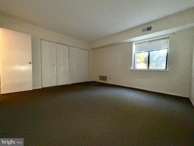 Building Photo - 500 N Lemon St