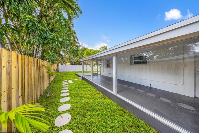 Building Photo - 5921 NE 1st Ave.