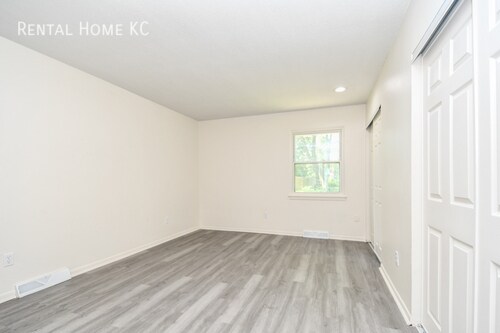 Building Photo - 9007 W 78th Cir