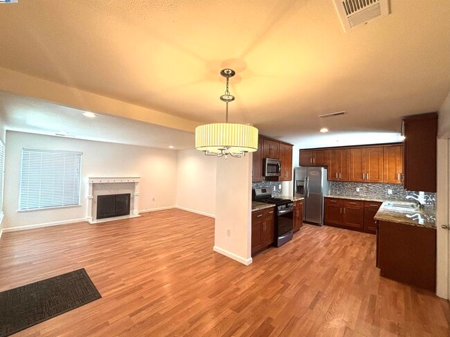 Building Photo - 3428 San Marino Ave