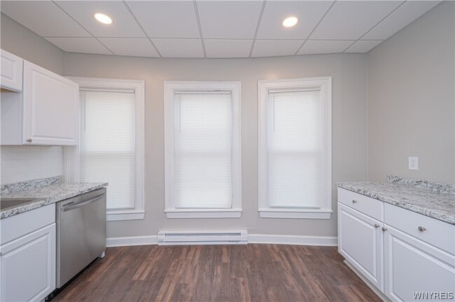 Building Photo - 2148 Main St