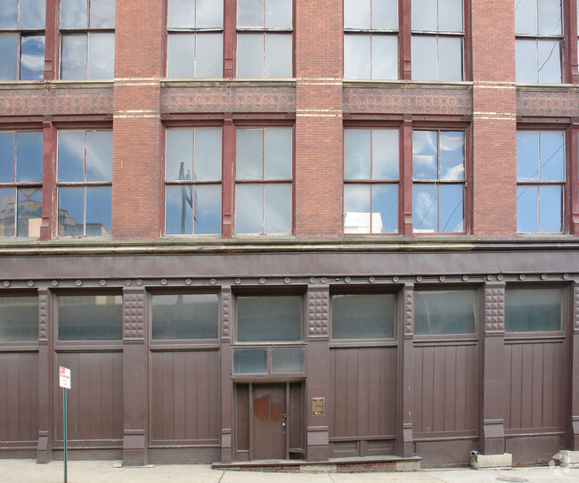 Building Photo - Raymond Brothers Building