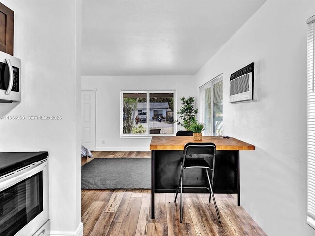 Building Photo - 1313 NE 11th St