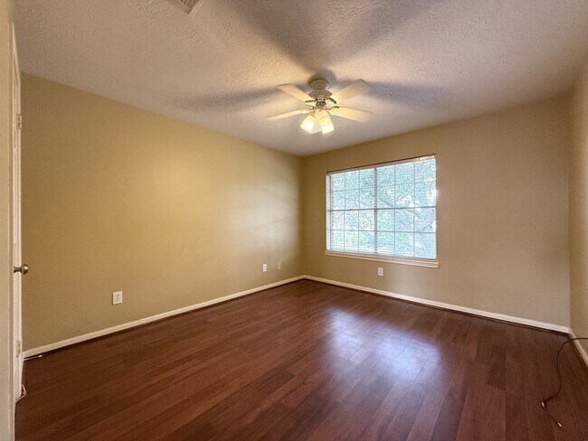 Building Photo - 3411 Ashfield Dr