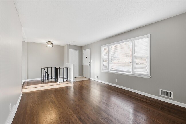 Building Photo - 4916 Crescent Ave