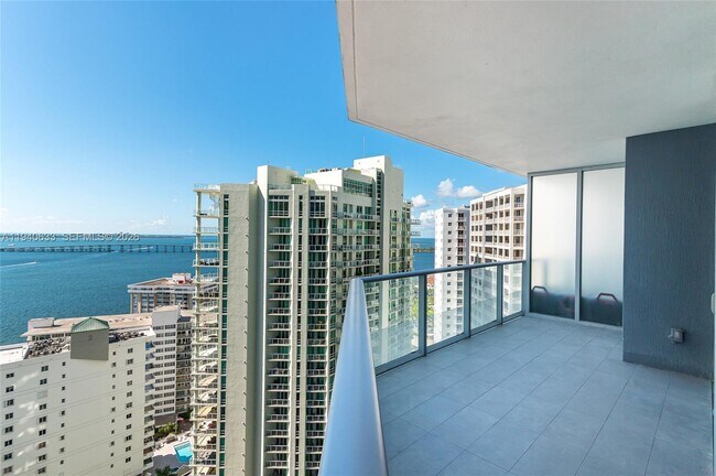 Building Photo - 1300 Brickell Bay Dr