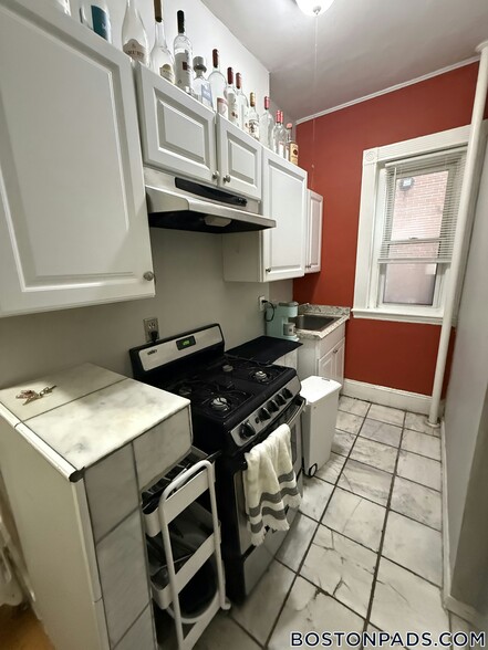 Building Photo - 463 Park Dr