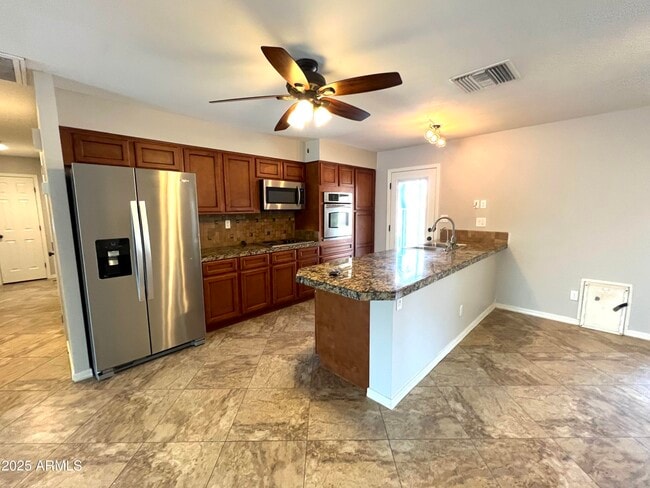 Building Photo - 1968 E Del Rio Dr