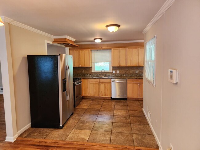 Building Photo - Spacious 5 bed 3 bath home located in Marietta