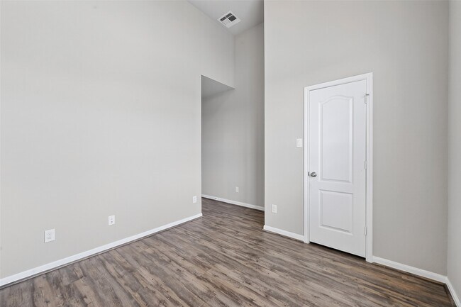 Building Photo - 5011 Pr Ter Ln