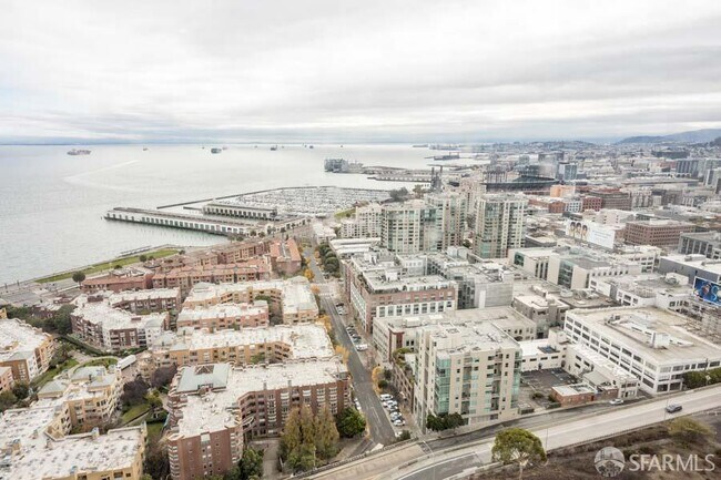 Building Photo - 425 1st St