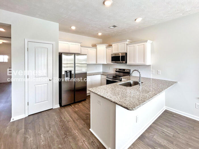 Building Photo - 328 Raines Ct