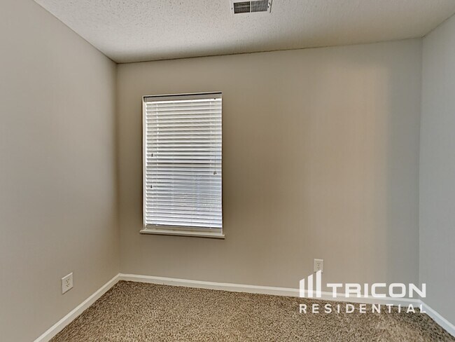Building Photo - 925 Schofield Ln