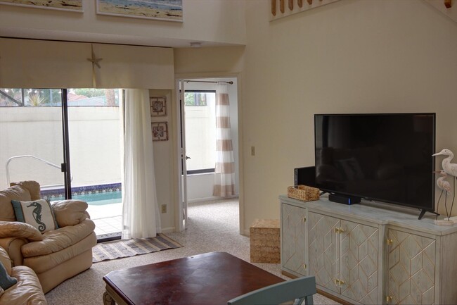 Building Photo - 508 Sea Oats Dr