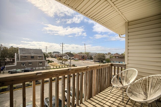 Building Photo - Call Sabrina at 757-767-0767 to schedule a tour!