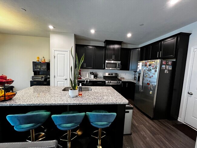 Kitchen - 4000 Kapalua Ln