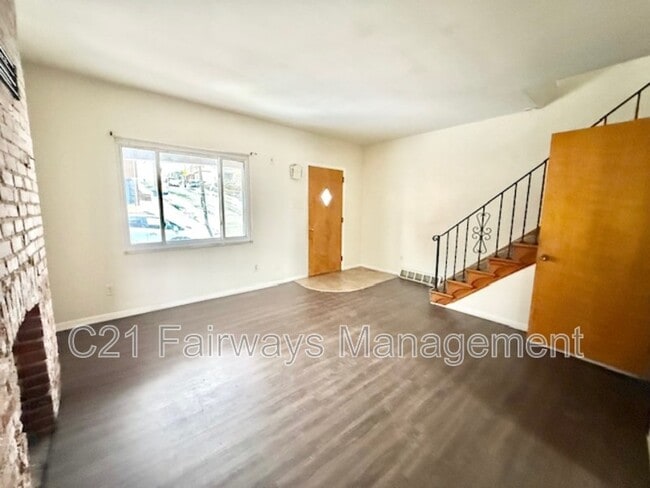 Building Photo - 42 Ruth St