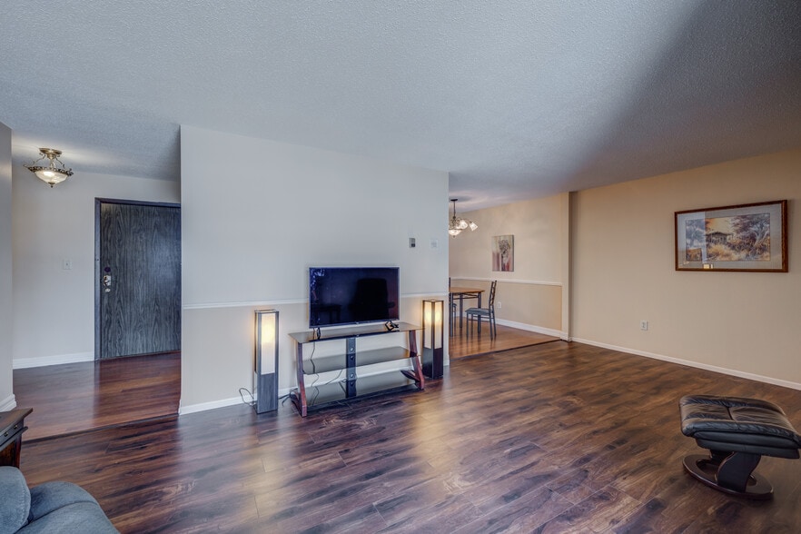 Building Photo - 4500 S Poplar St