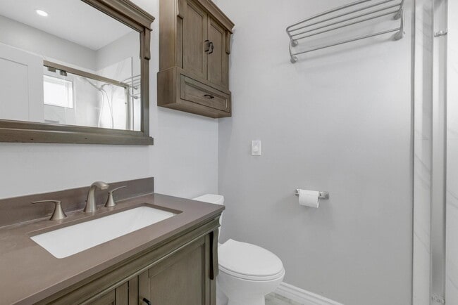 Building Photo - Charming Talmadge 2BR + Bonus Room