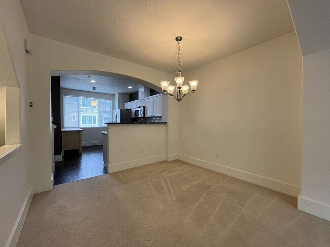 Building Photo - 2 Bedroom 2.5 Bathroom with 2 Tandem Car garage ~ Convenient Cedar Mill Location Near St. Vincent...