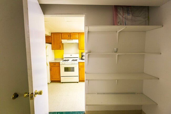 Building Photo - 5501 Auth Rd