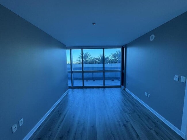 Building Photo - 4471 Dean Martin Dr