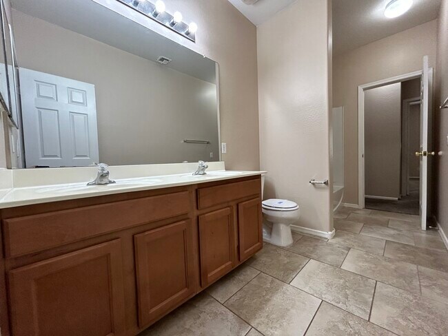 Building Photo - 6805 S 70th Dr