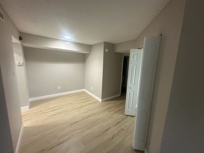 Building Photo - New Remodeled 2 bed 1 bath condo in Casselberry!