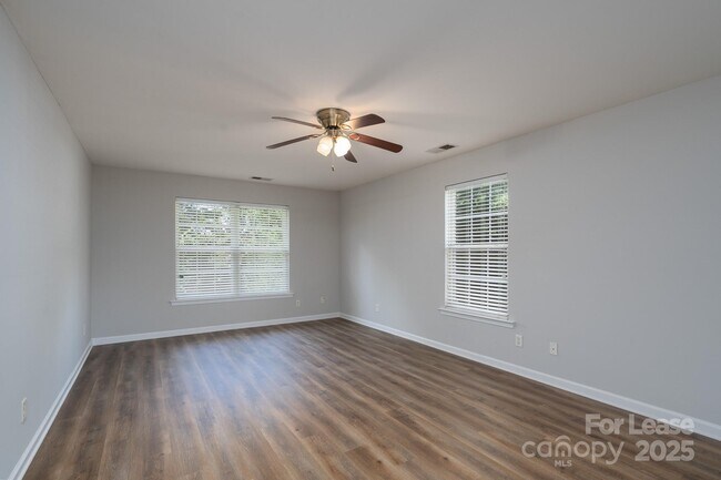 Building Photo - 604 Queenswater Ln