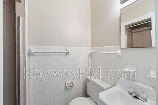 Building Photo - 2334 Redwood Dr